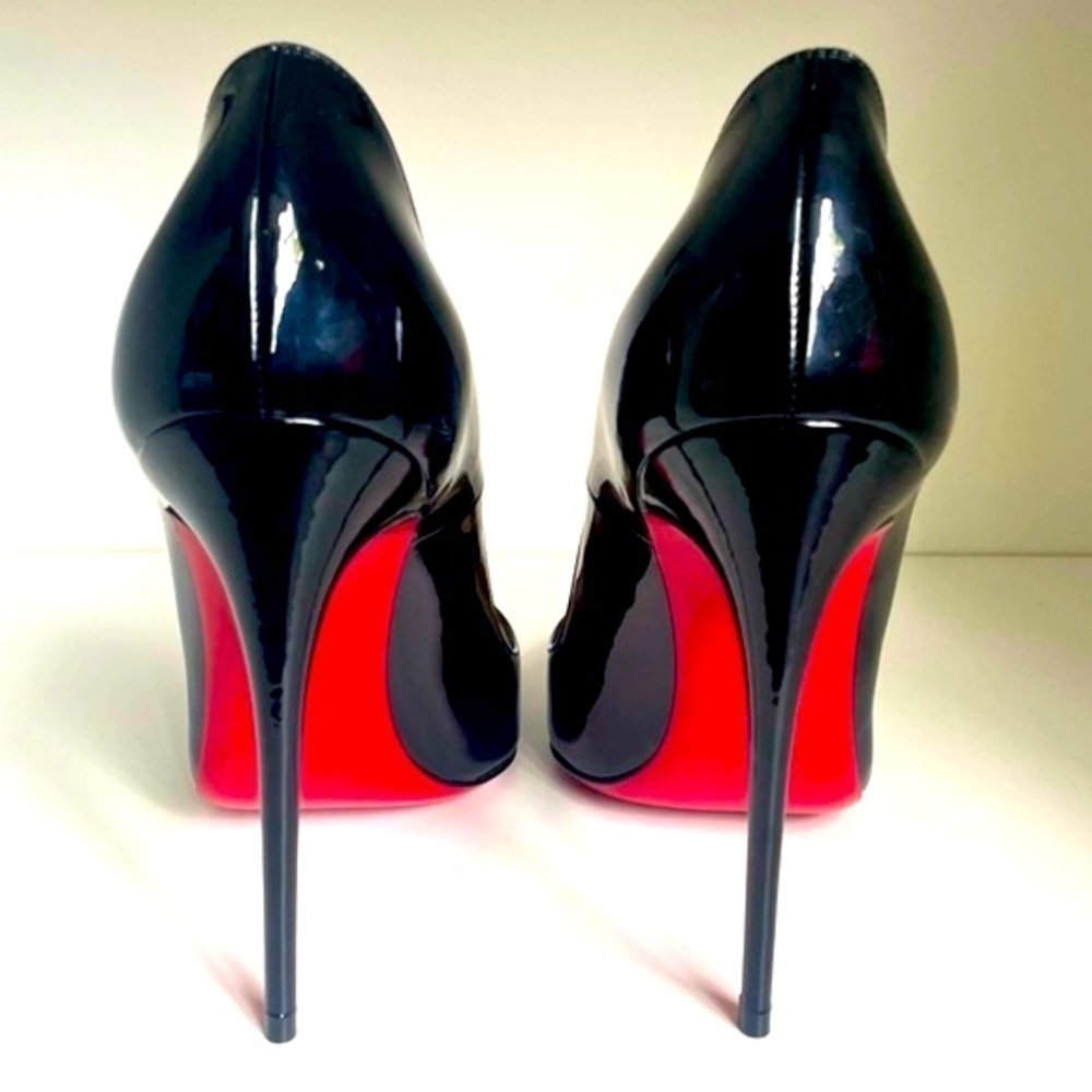 Christian Louboutin Hot Chick in 100mm. Black patent. EU36.5 100% authentic.